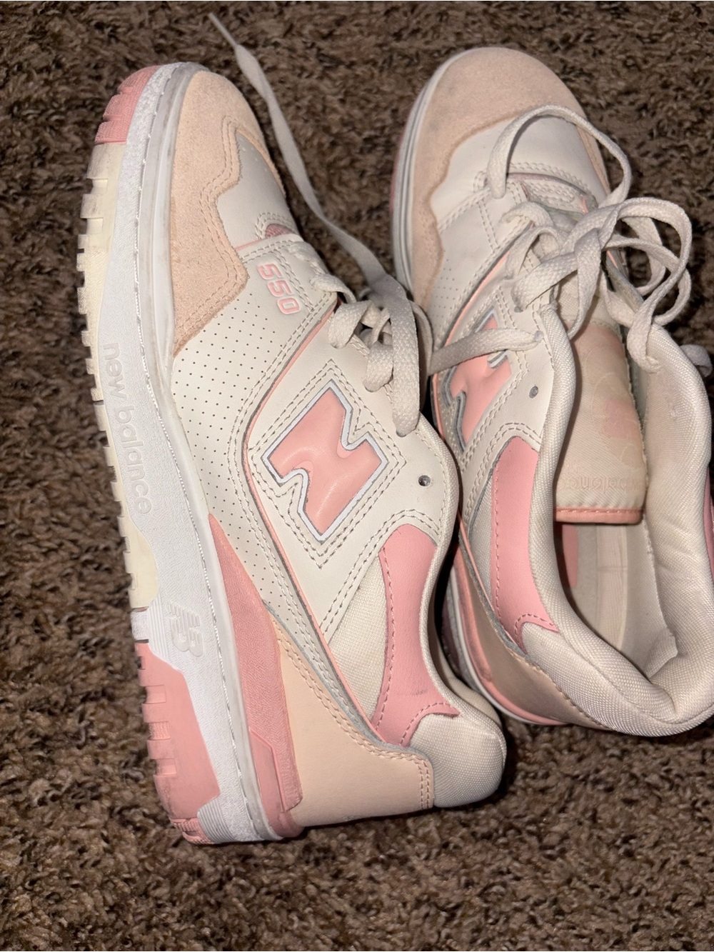 550 New Balance Women's Pink and White Athletic Sneakers